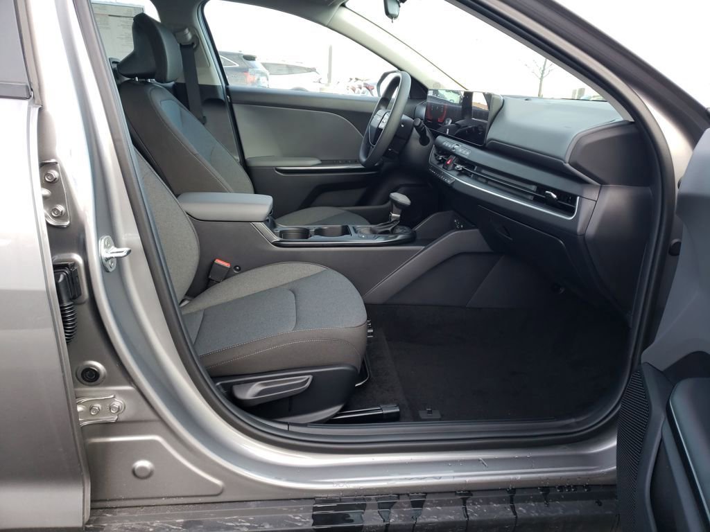 New 2025 Kia K4 LXS image 17