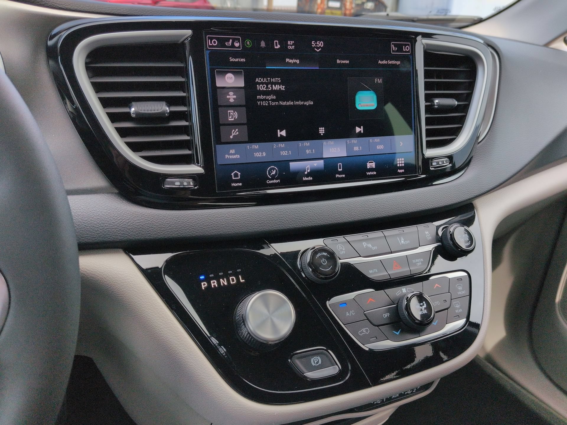 Used 2024 Chrysler Pacifica Touring-L FWD image 13