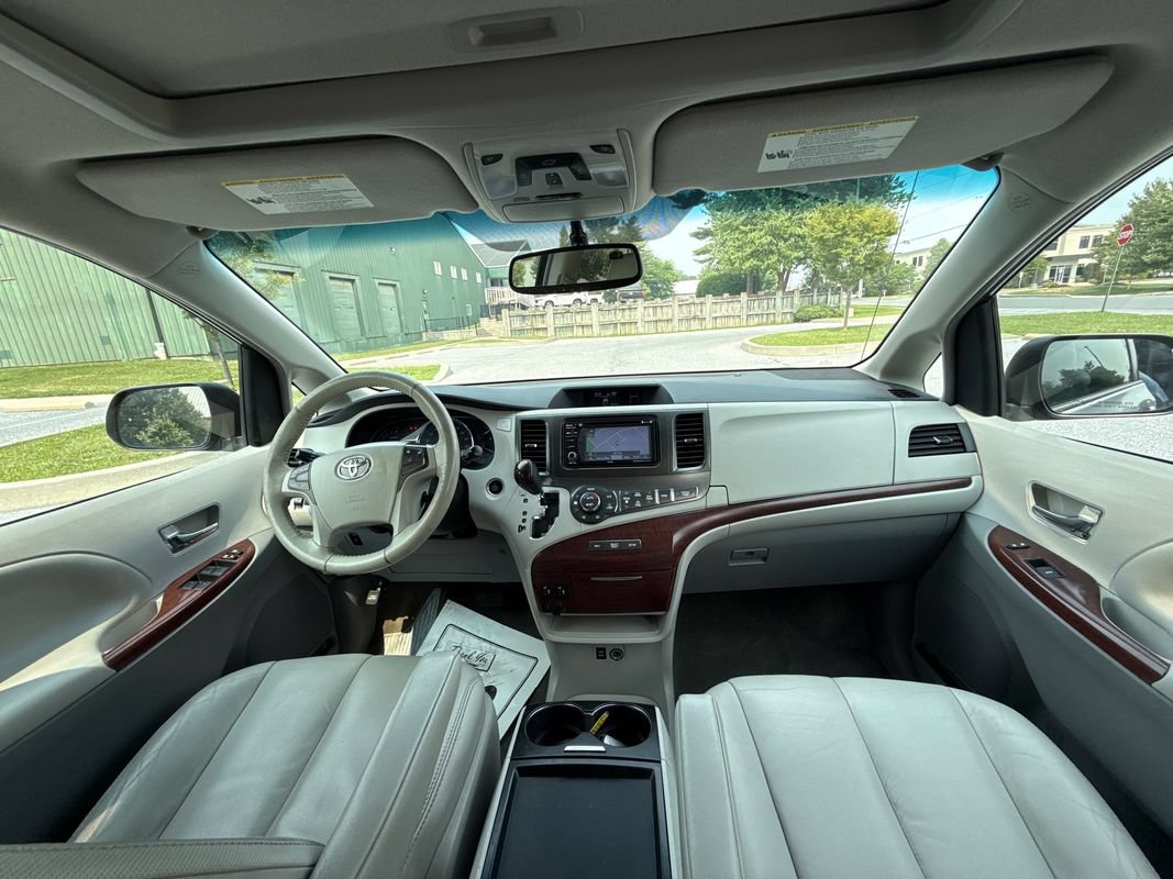 Used 2014 Toyota Sienna XLE AWD/4WD image 16