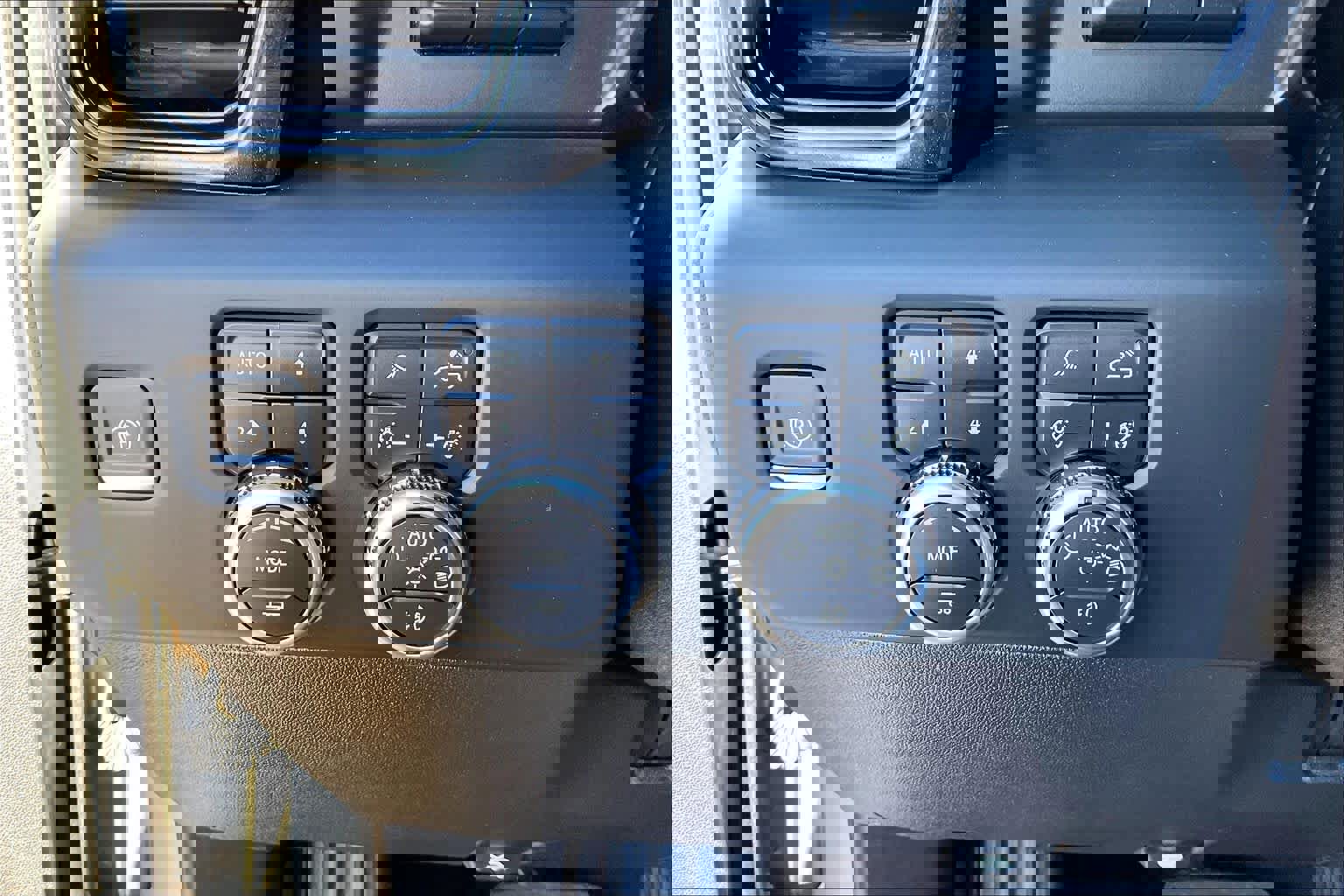 Used 2024 GMC Sierra 2500 AT4 w/ AT4 Premium Plus Package image 33