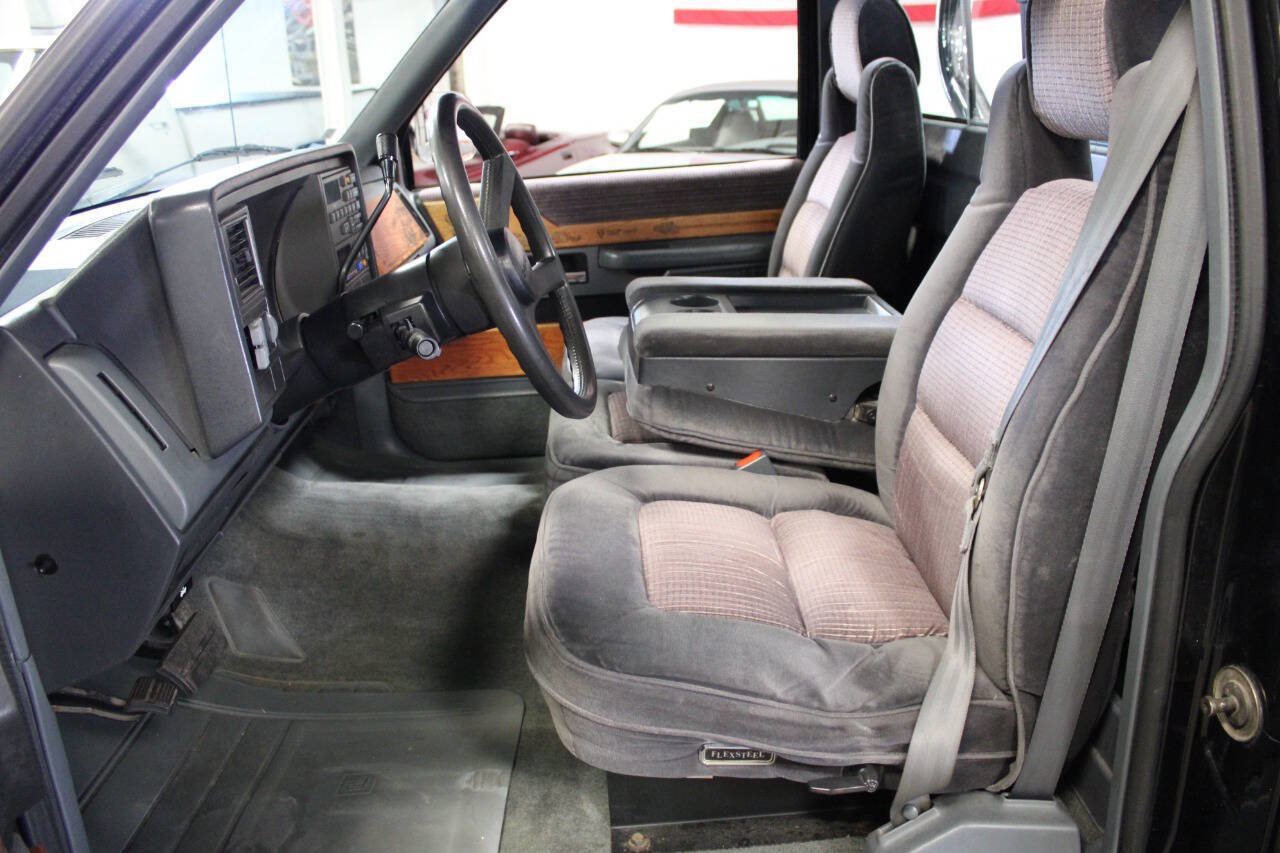 Used 1990 Chevrolet Silverado 1500 2WD Regular Cab image 31