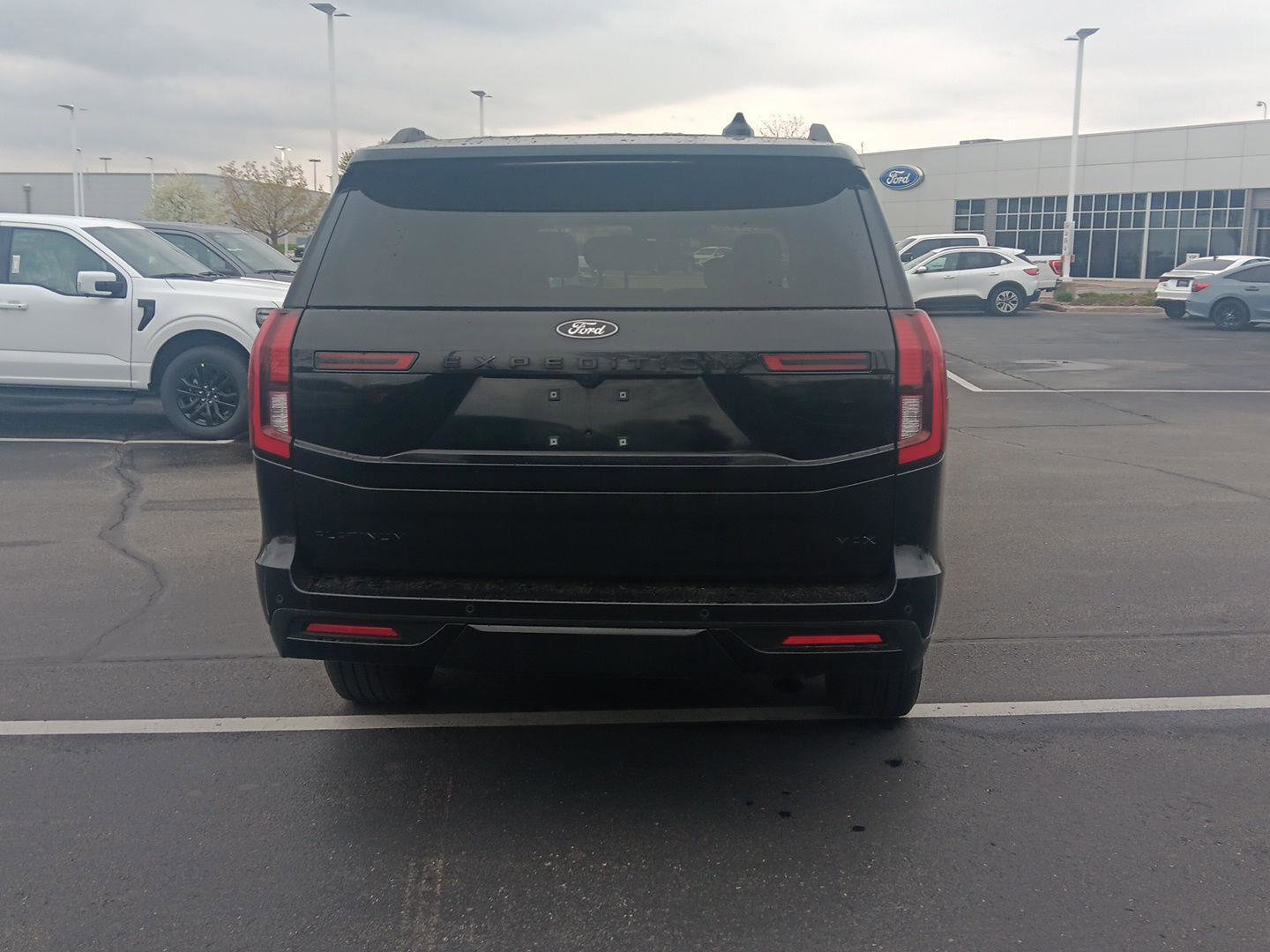 Used 2025 Ford Expedition Max Platinum w/ Stealth Performance Package AWD/4WD image 6