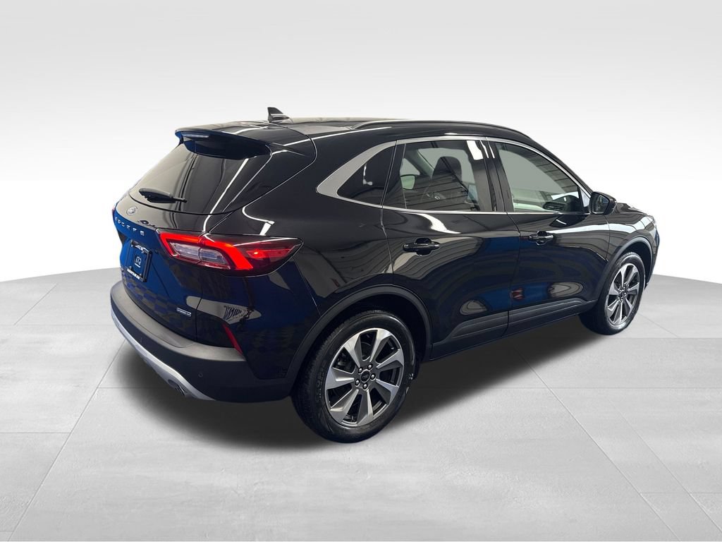 Certified 2025 Ford Escape Platinum AWD/4WD image 5