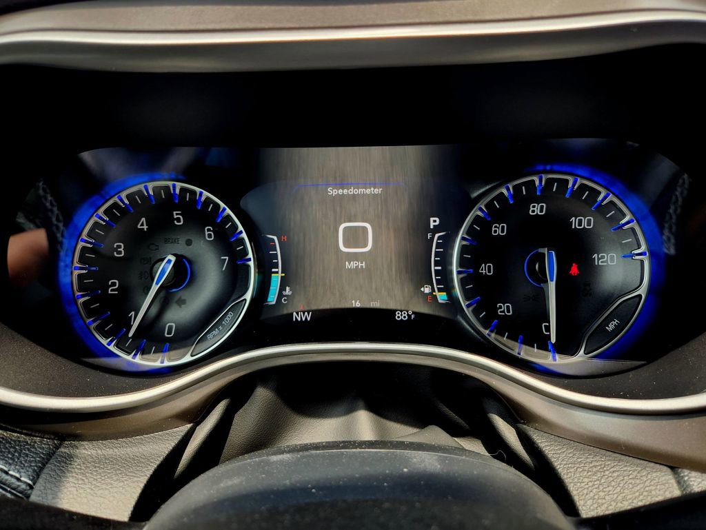 New 2025 Chrysler Pacifica Select w/ Uconnect Theater Family Group image 17