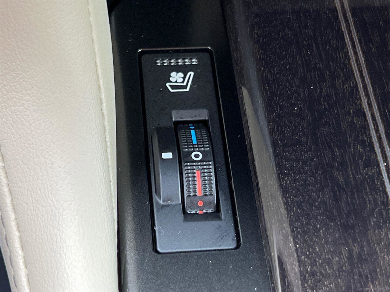 Certified 2023 Lexus GX 460 Luxury w/ Accessory Package image 32