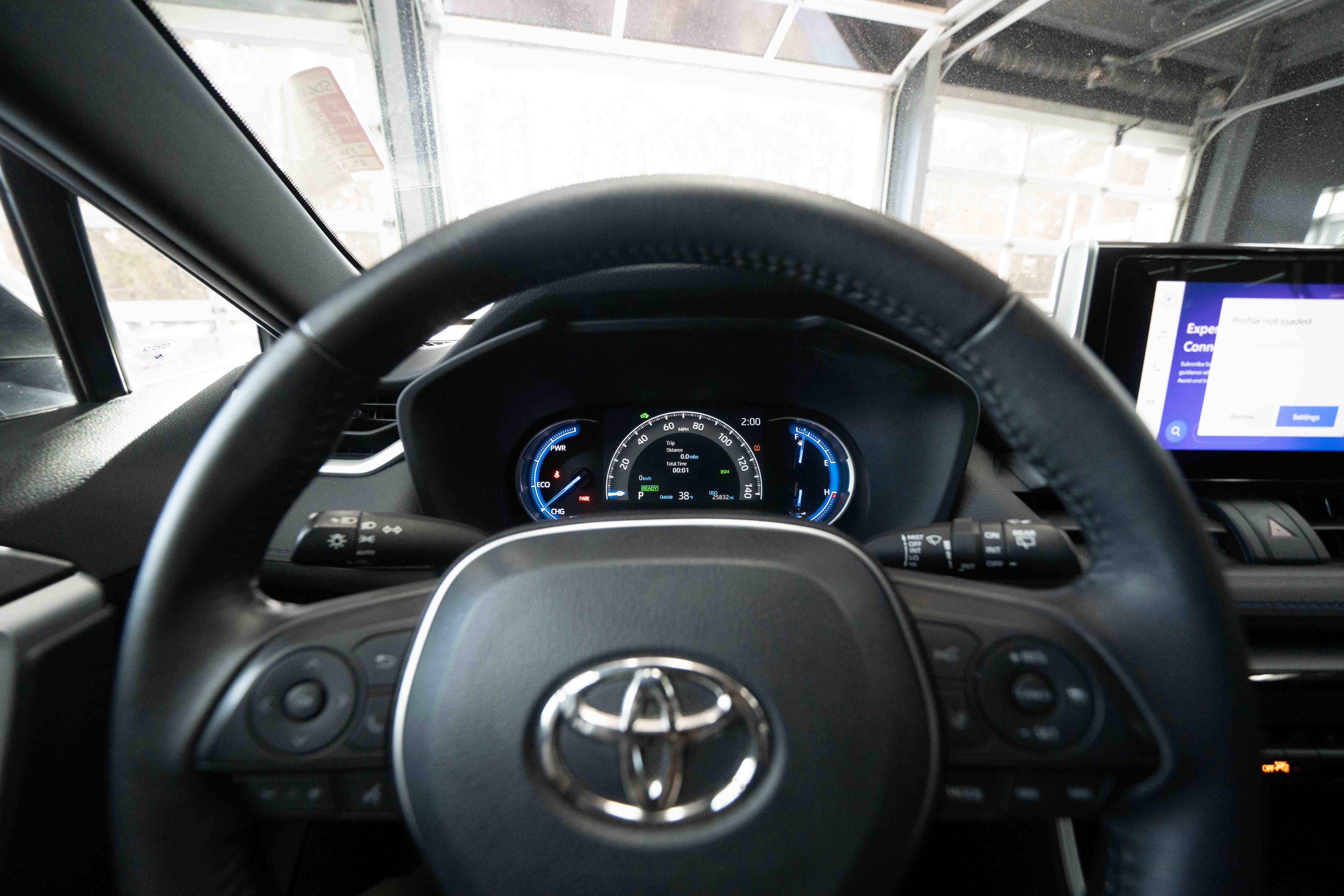 Used 2023 Toyota RAV4 SE image 16