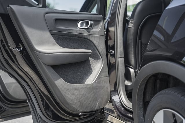 Certified 2025 Volvo XC40 B5 Plus AWD/4WD image 38