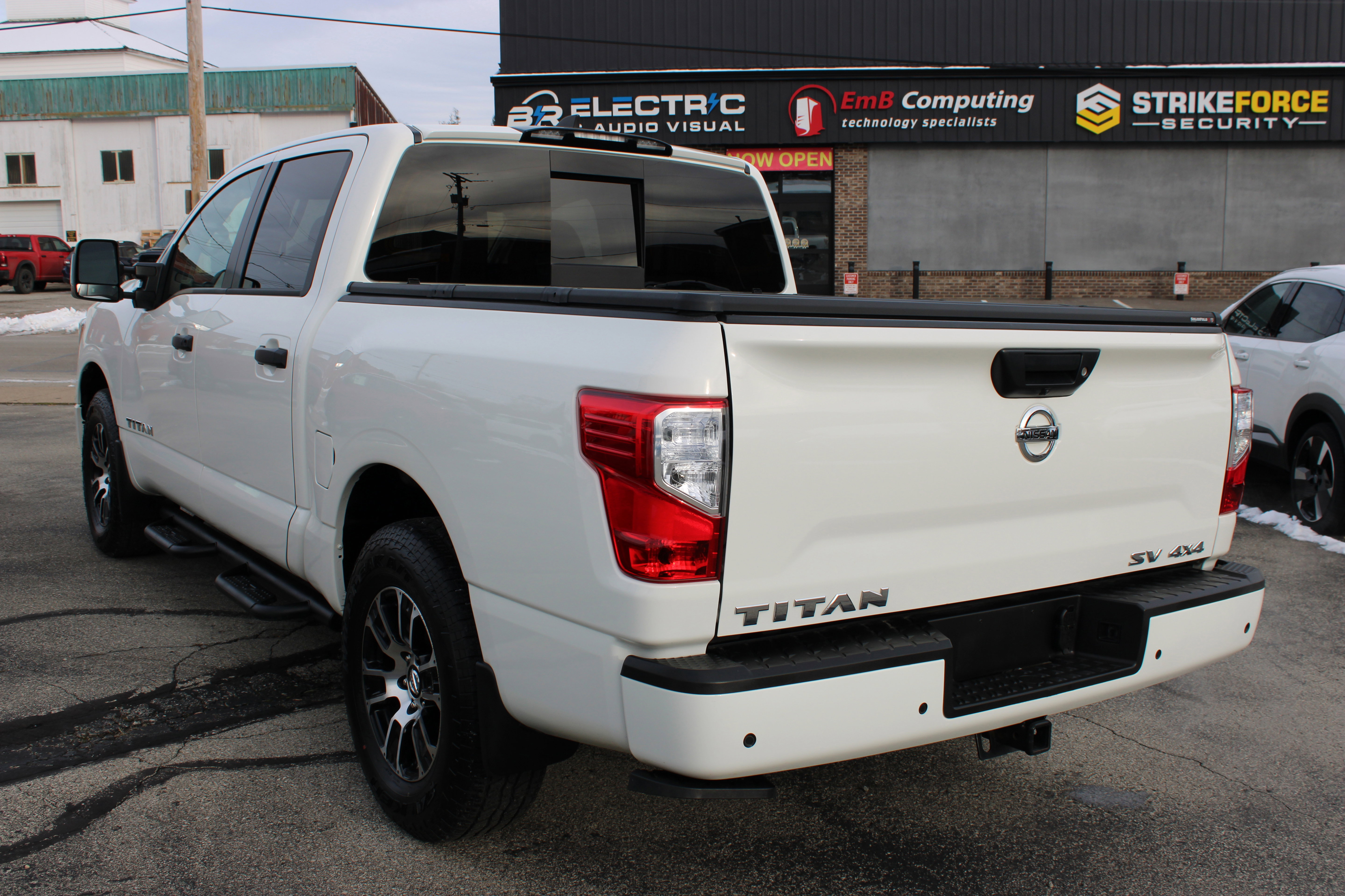 Certified 2022 Nissan Titan SV w/ SV Convenience Package image 3