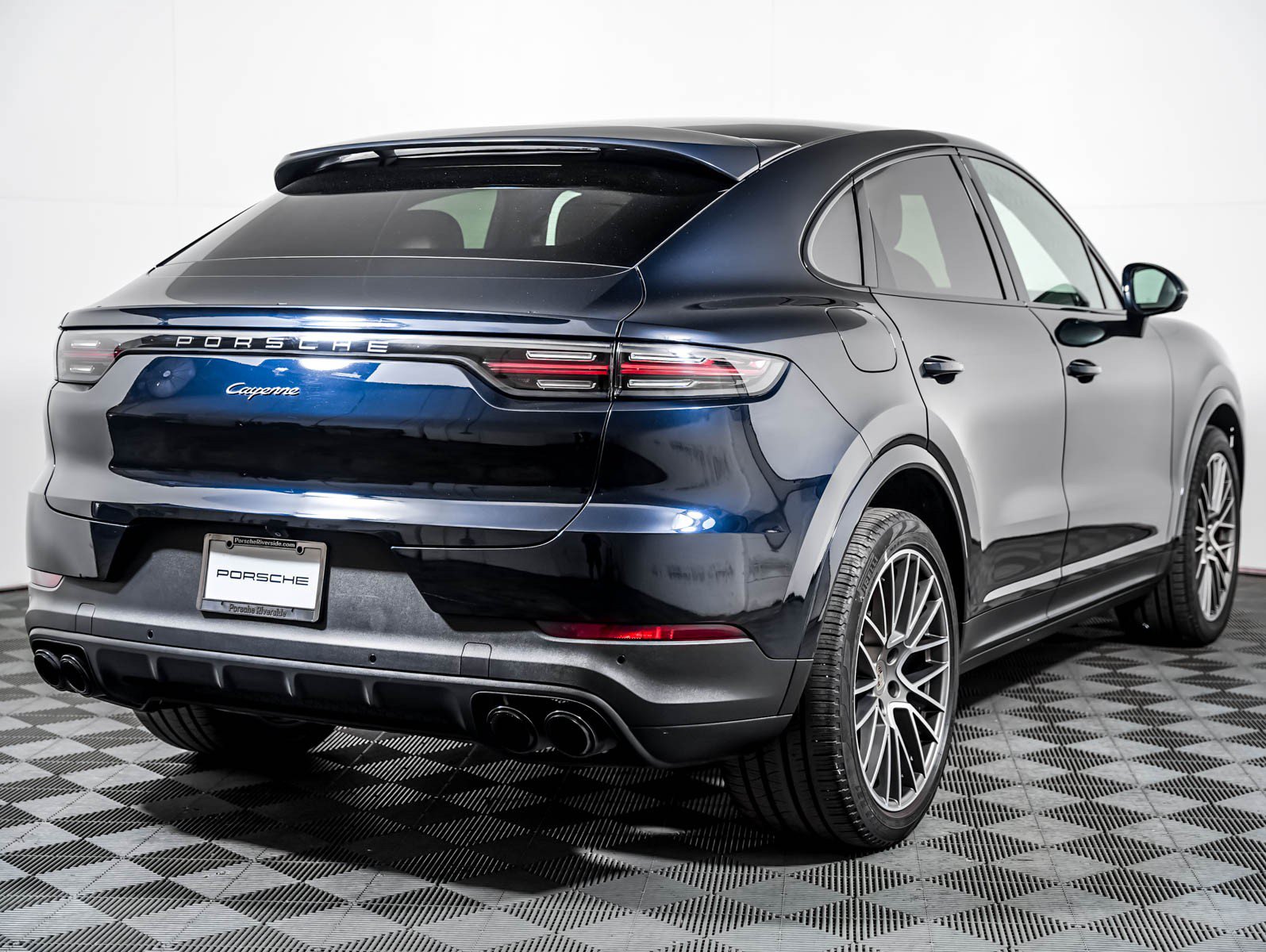 Certified 2023 Porsche Cayenne Platinum Edition AWD/4WD image 10