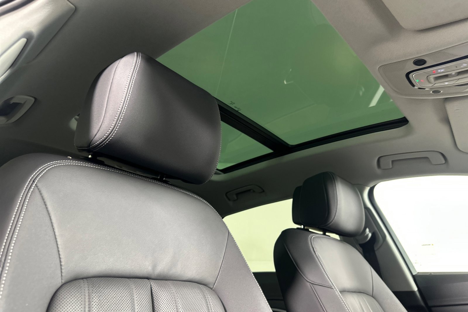 Used 2023 Audi e-tron Premium Plus w/ Premium Plus Package image 16