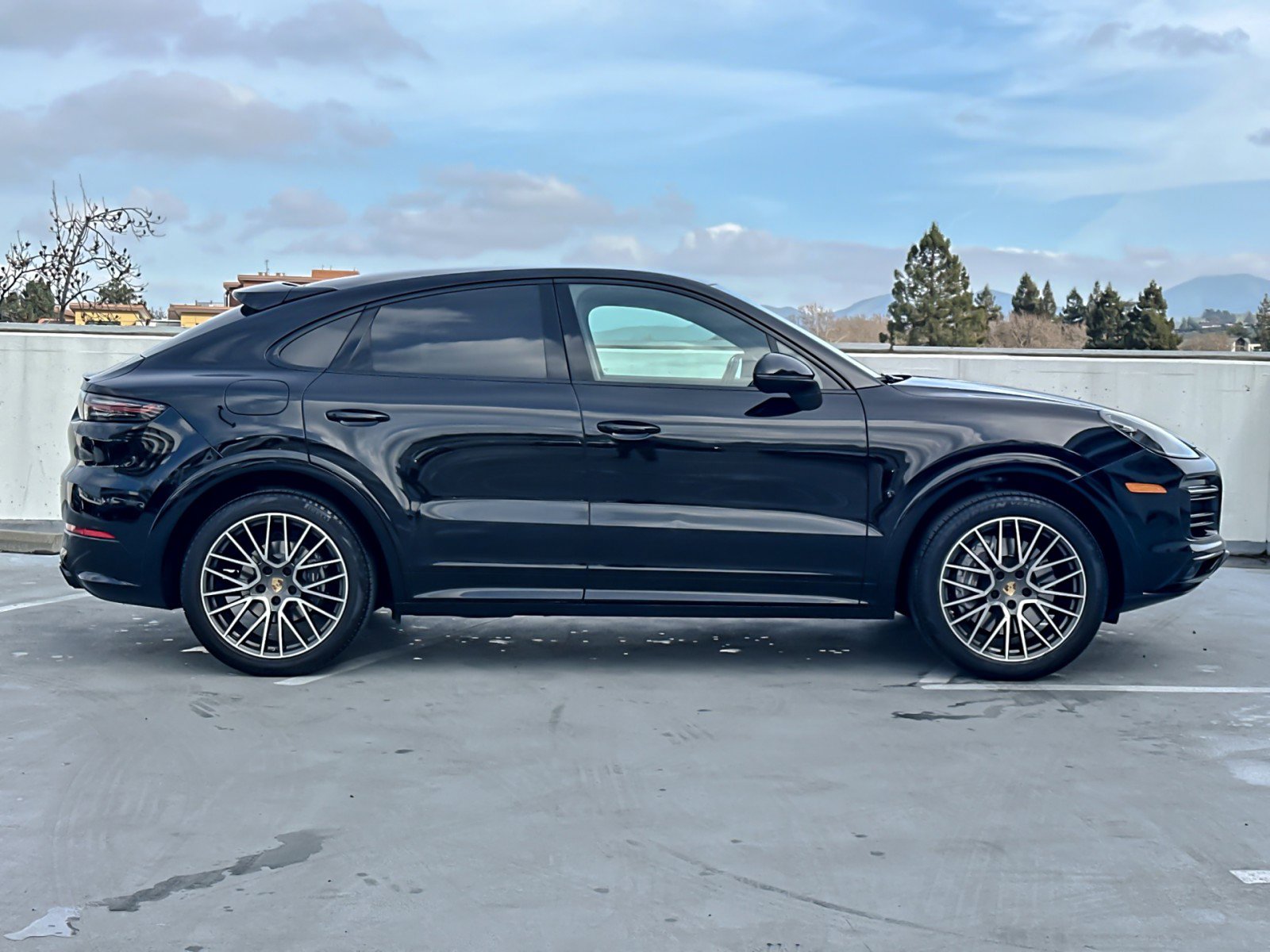 Used 2022 Porsche Cayenne Coupe image 9