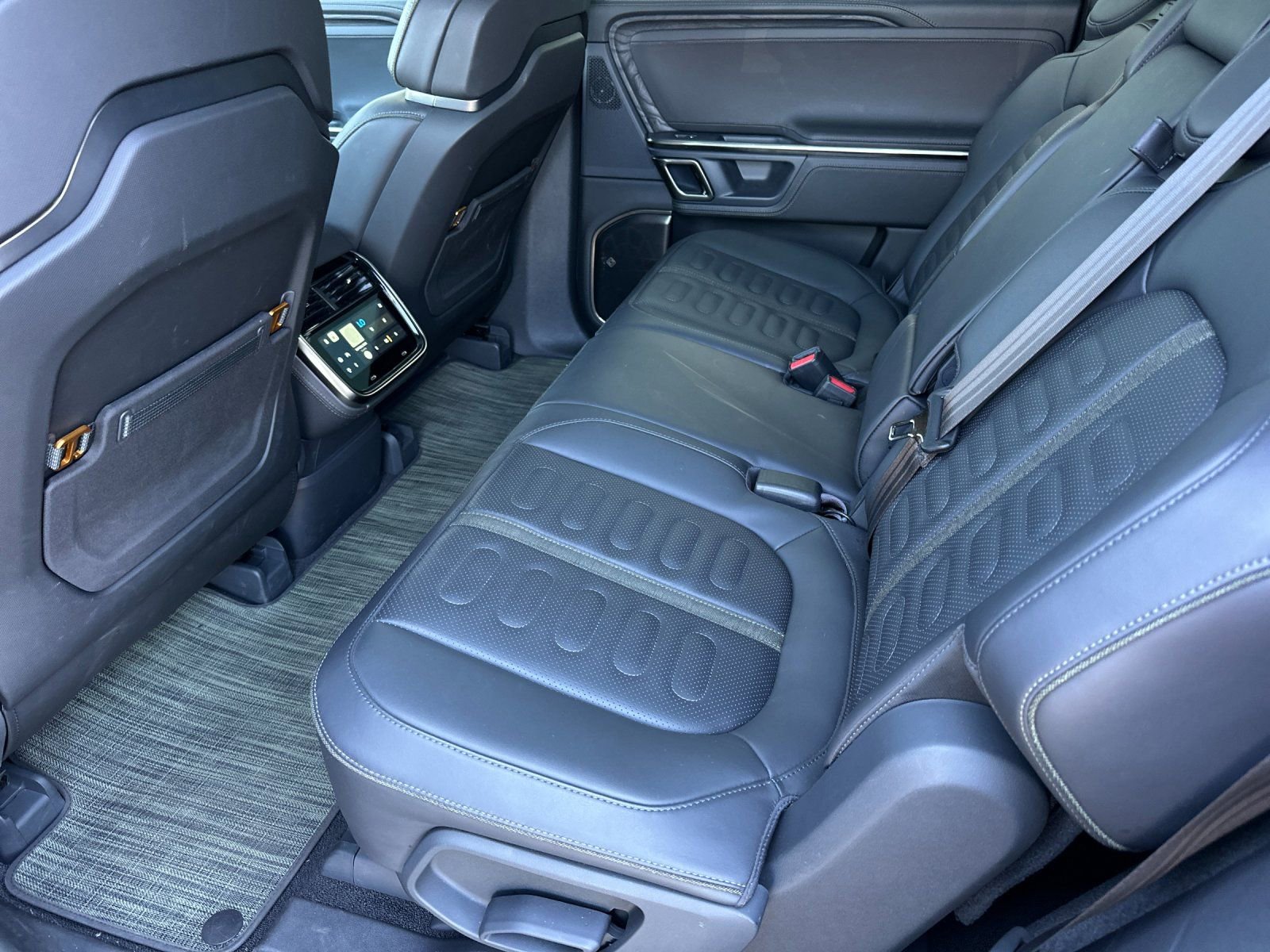 Used 2023 Rivian R1S Adventure AWD/4WD image 11