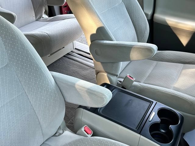 Used 2015 Toyota Sienna LE FWD image 34