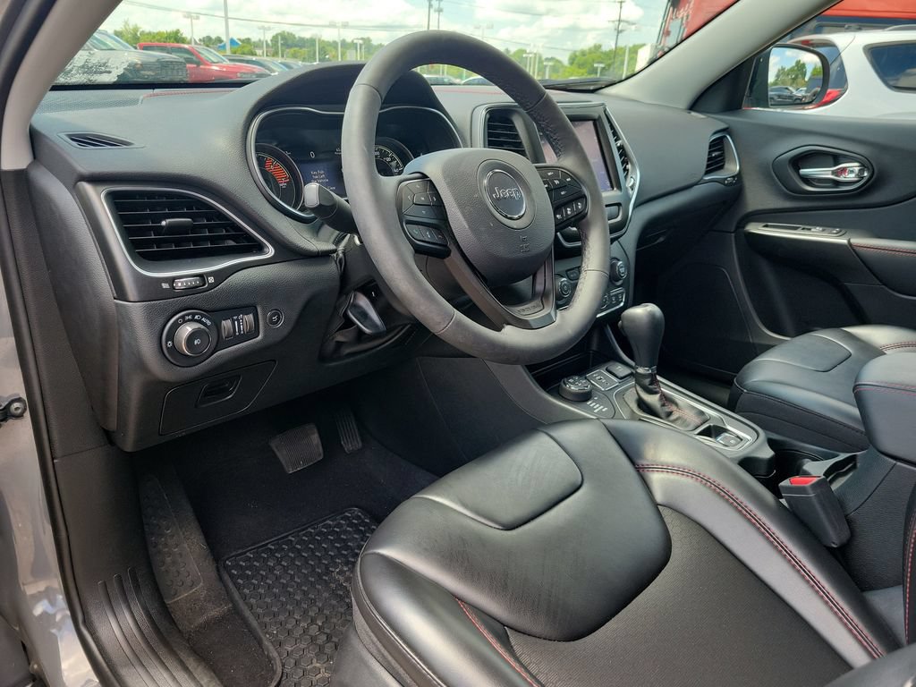 Used 2023 Jeep Cherokee Trailhawk AWD/4WD image 20