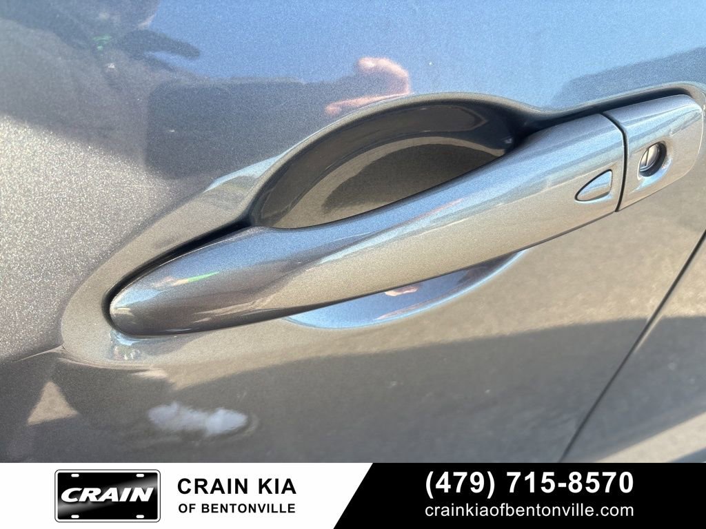 Used 2022 Nissan Kicks SR w/ Premium Package FWD image 9