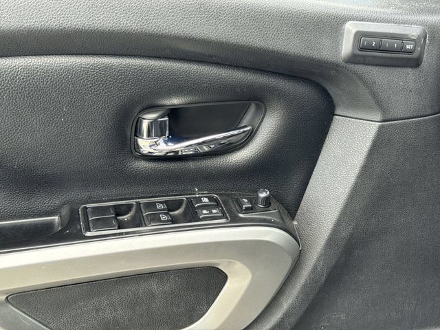Used 2017 Nissan Titan SL RWD image 13