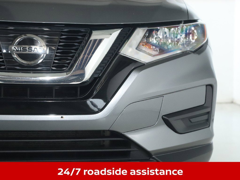 Used 2017 Nissan Rogue SV w/ Sun & Sound Touring Package AWD/4WD image 9