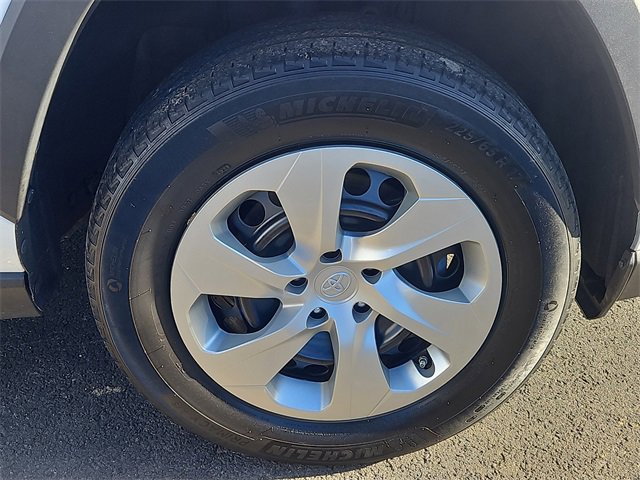 Used 2022 Toyota RAV4 LE image 10