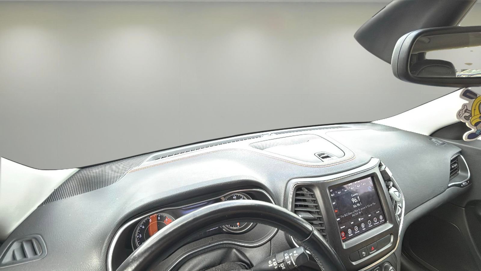 Used 2020 Jeep Cherokee Trailhawk AWD/4WD image 6