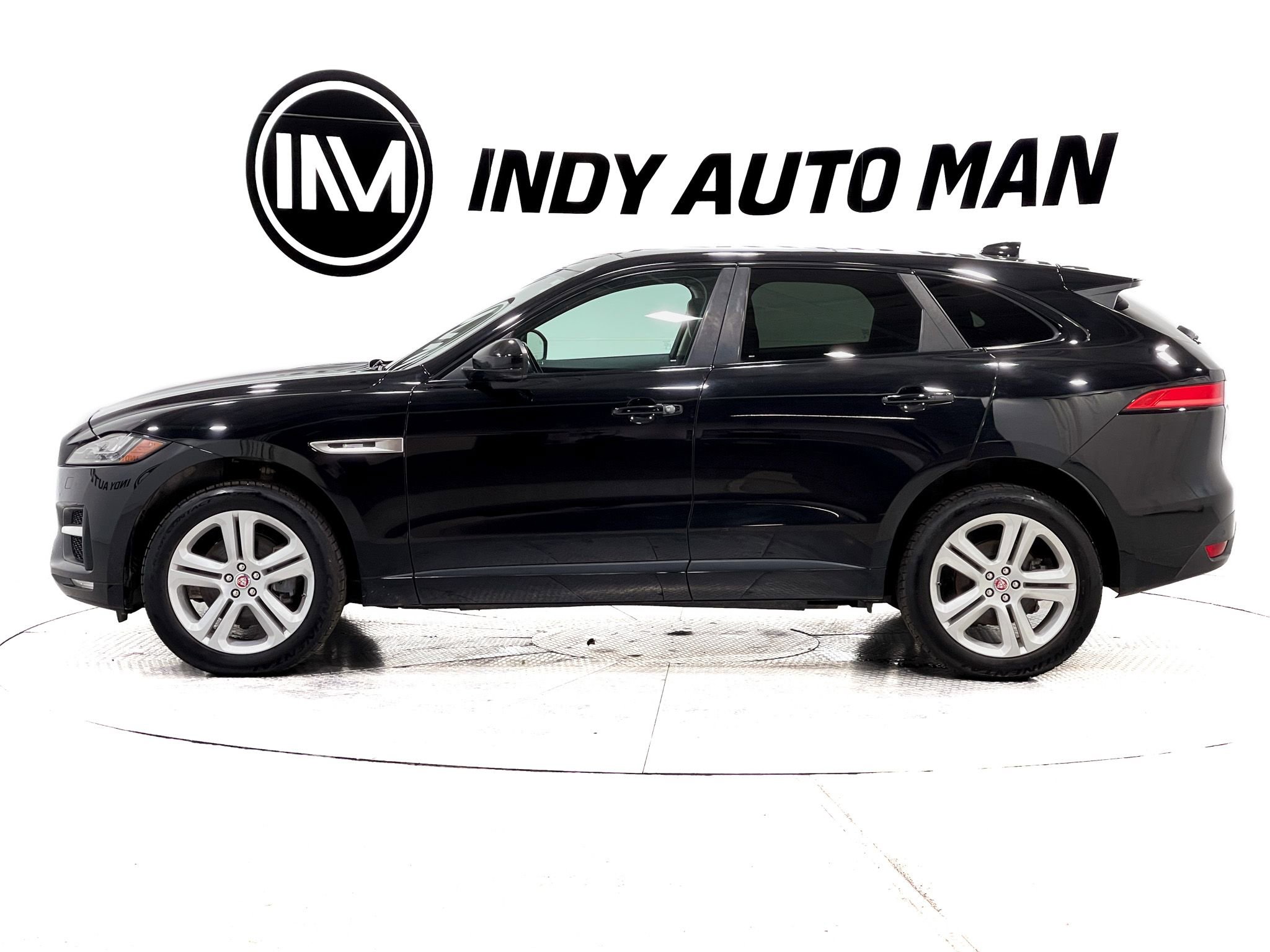 Used 2017 Jaguar F-PACE R-Sport image 7