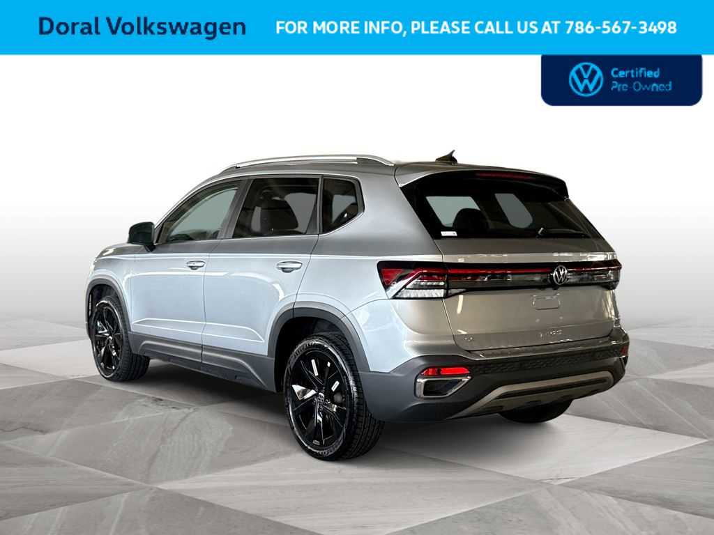 Used 2025 Volkswagen Taos SE FWD image 6