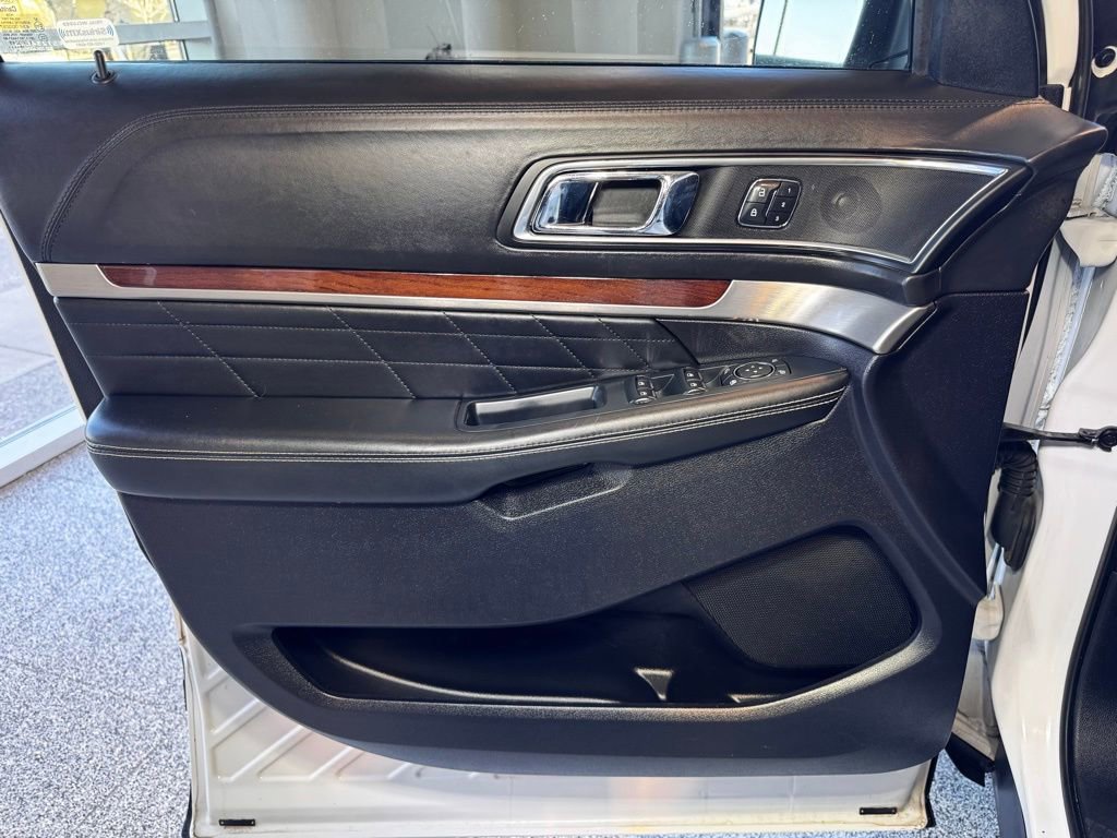 Used 2019 Ford Explorer Platinum image 22