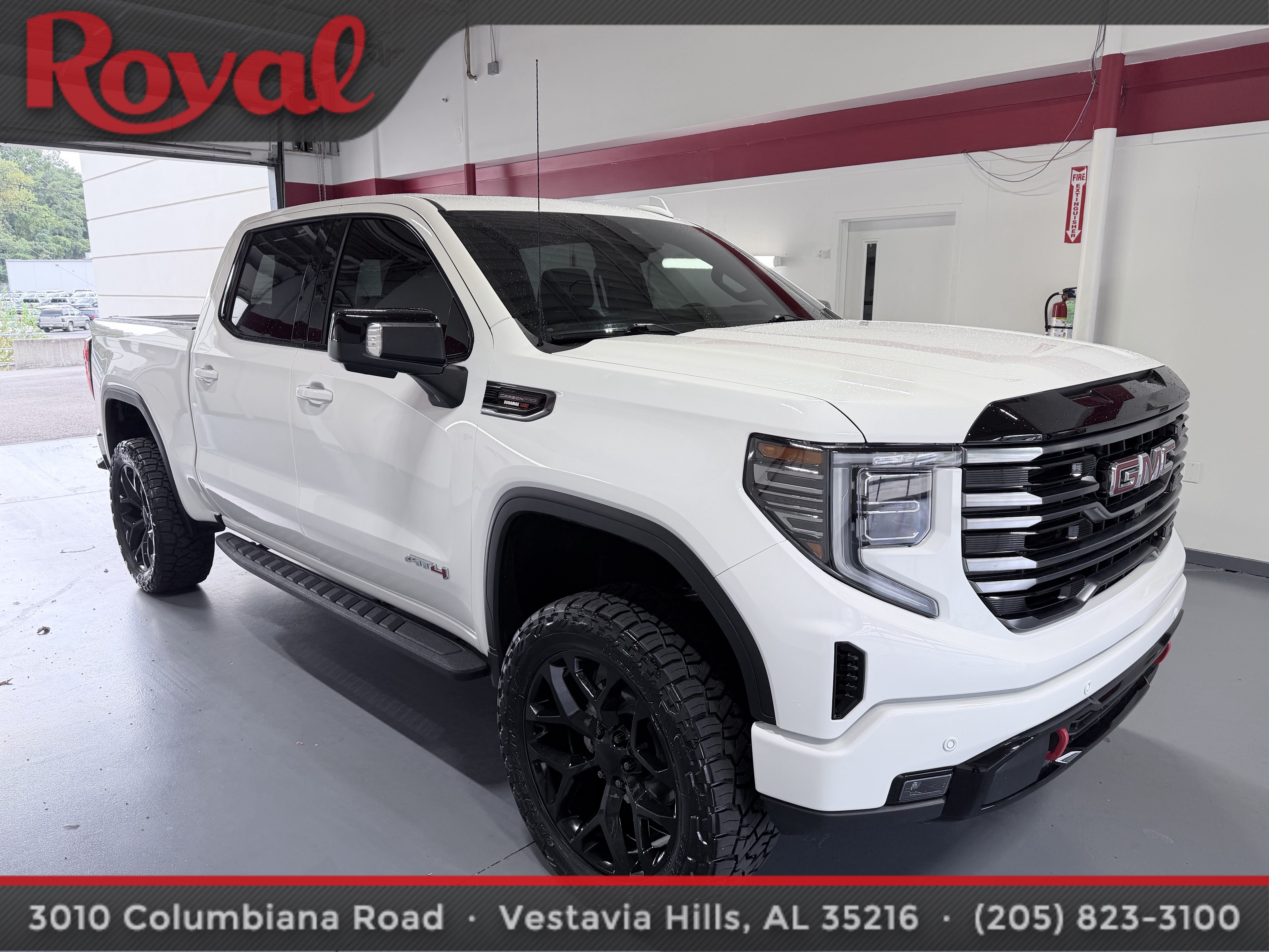 Used 2025 GMC Sierra 1500 AT4 w/ AT4 Premium Package AWD/4WD image 3
