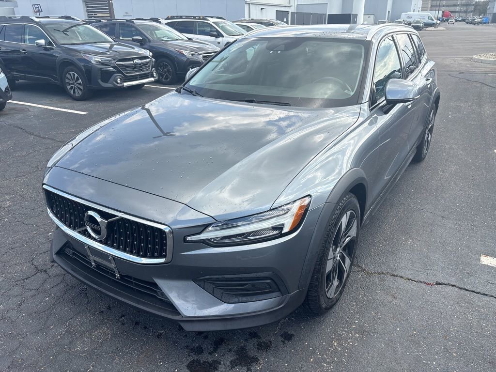 Used 2020 Volvo V60 T5 Cross Country AWD/4WD image 6