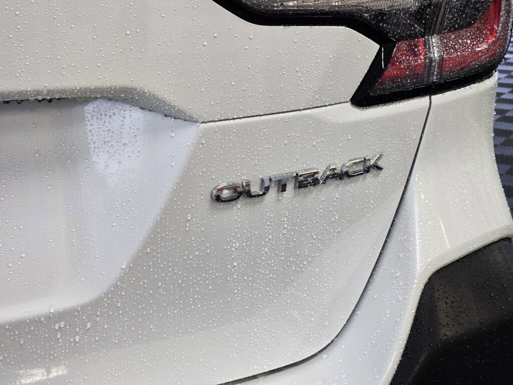 Used 2022 Subaru Outback Limited image 14