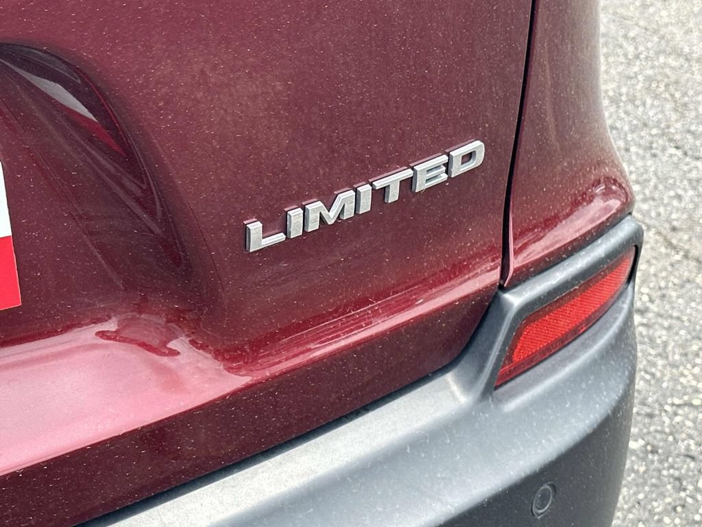 Used 2019 Jeep Cherokee Overland w/ Technology Group AWD/4WD image 10