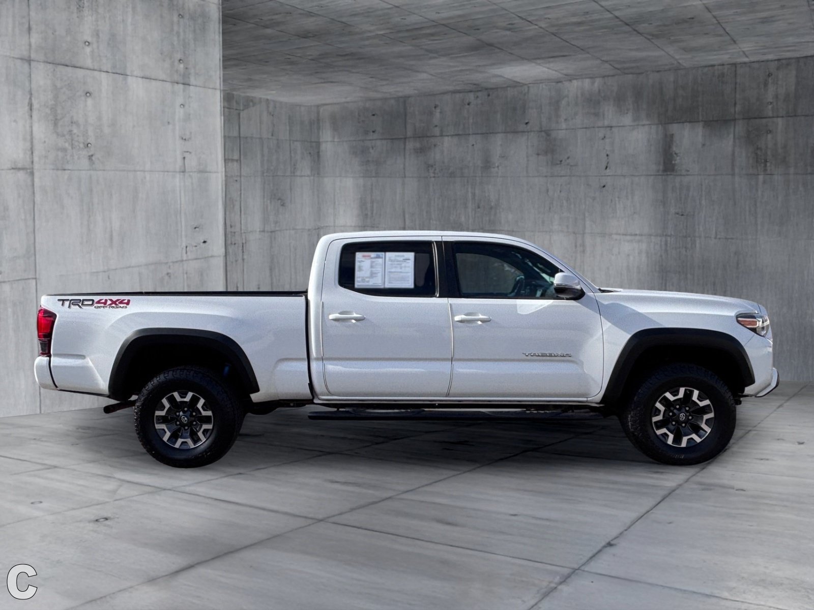 Used 2019 Toyota Tacoma TRD Off-Road w/ Technology Package AWD/4WD image 8