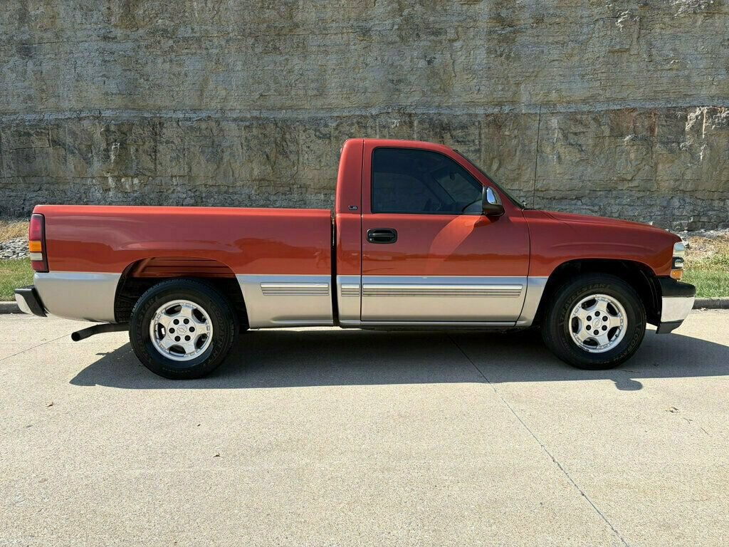 Used 2001 Chevrolet Silverado 1500 LS w/ Firm Ride Suspension Pkg RWD image 2