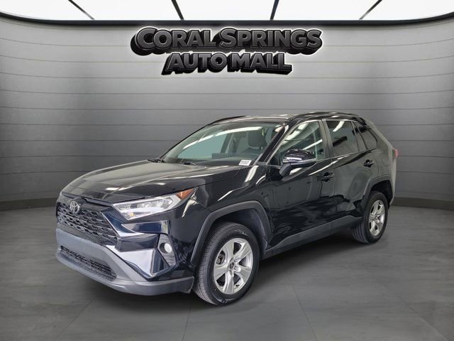 Used 2021 Toyota RAV4 XLE FWD image 3