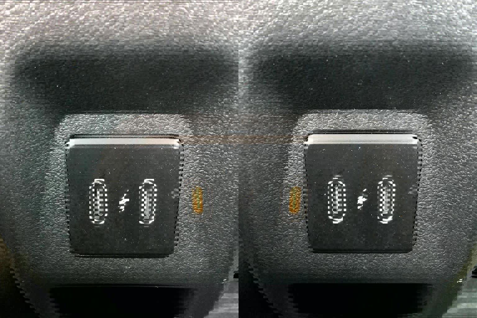 Used 2025 Hyundai Venue SEL image 33