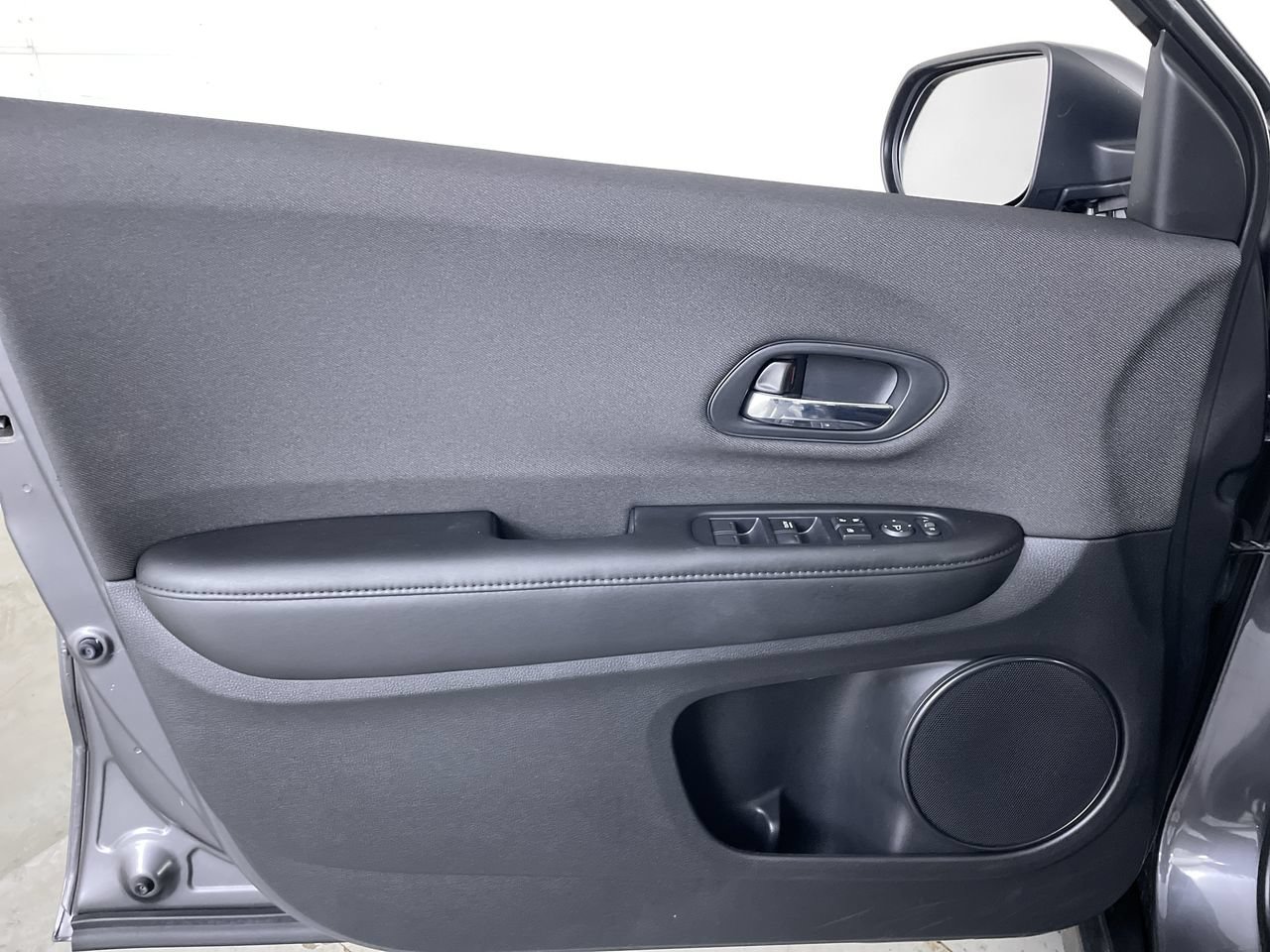 Used 2019 Honda HR-V LX image 11