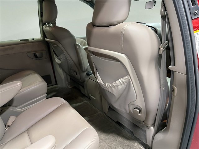 Used 2003 Chrysler Town & Country Limited image 31