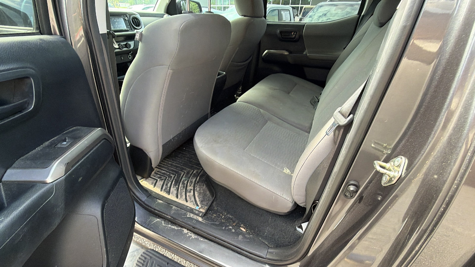Used 2016 Toyota Tacoma SR5 RWD image 22