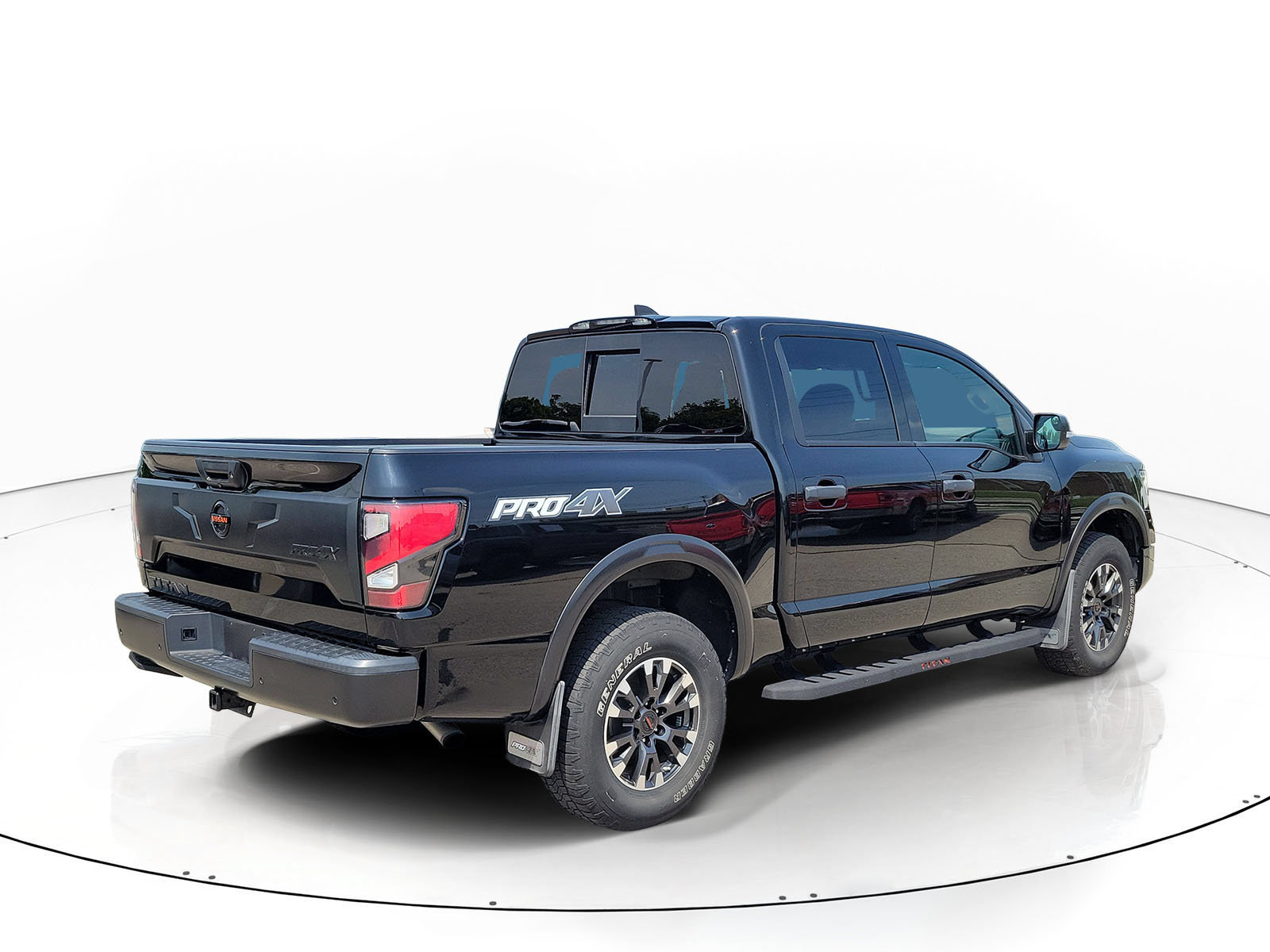 Used 2022 Nissan Titan PRO-4X w/ Pro-4x Convenience Package AWD/4WD image 3