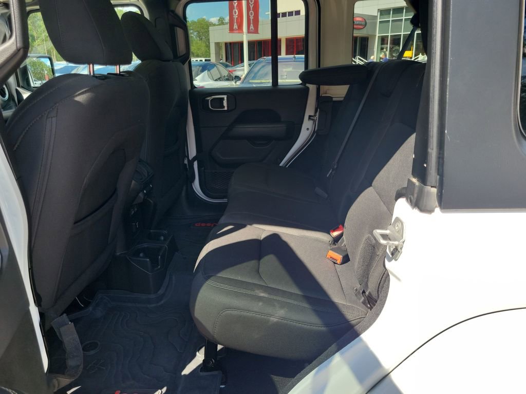 Used 2018 Jeep Wrangler Unlimited Sahara AWD/4WD image 27