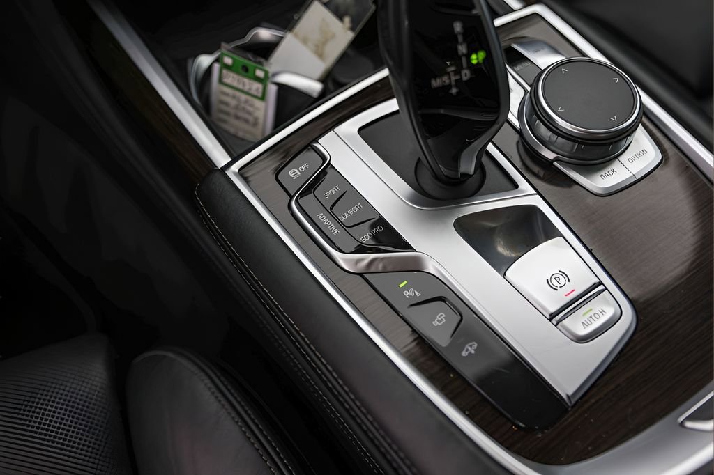 Used 2020 BMW 740i RWD image 21