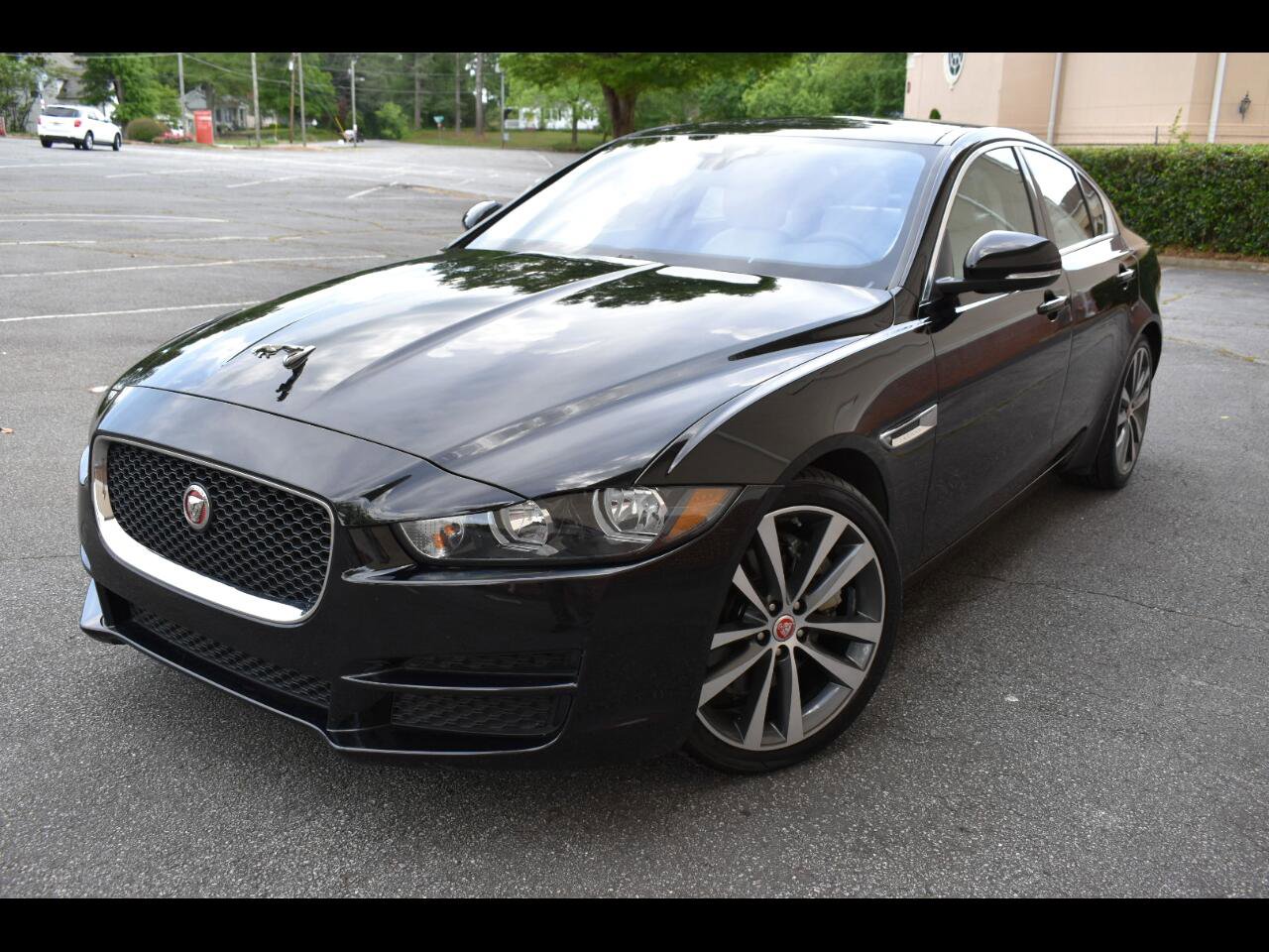 Used 2019 Jaguar XE Prestige image 1