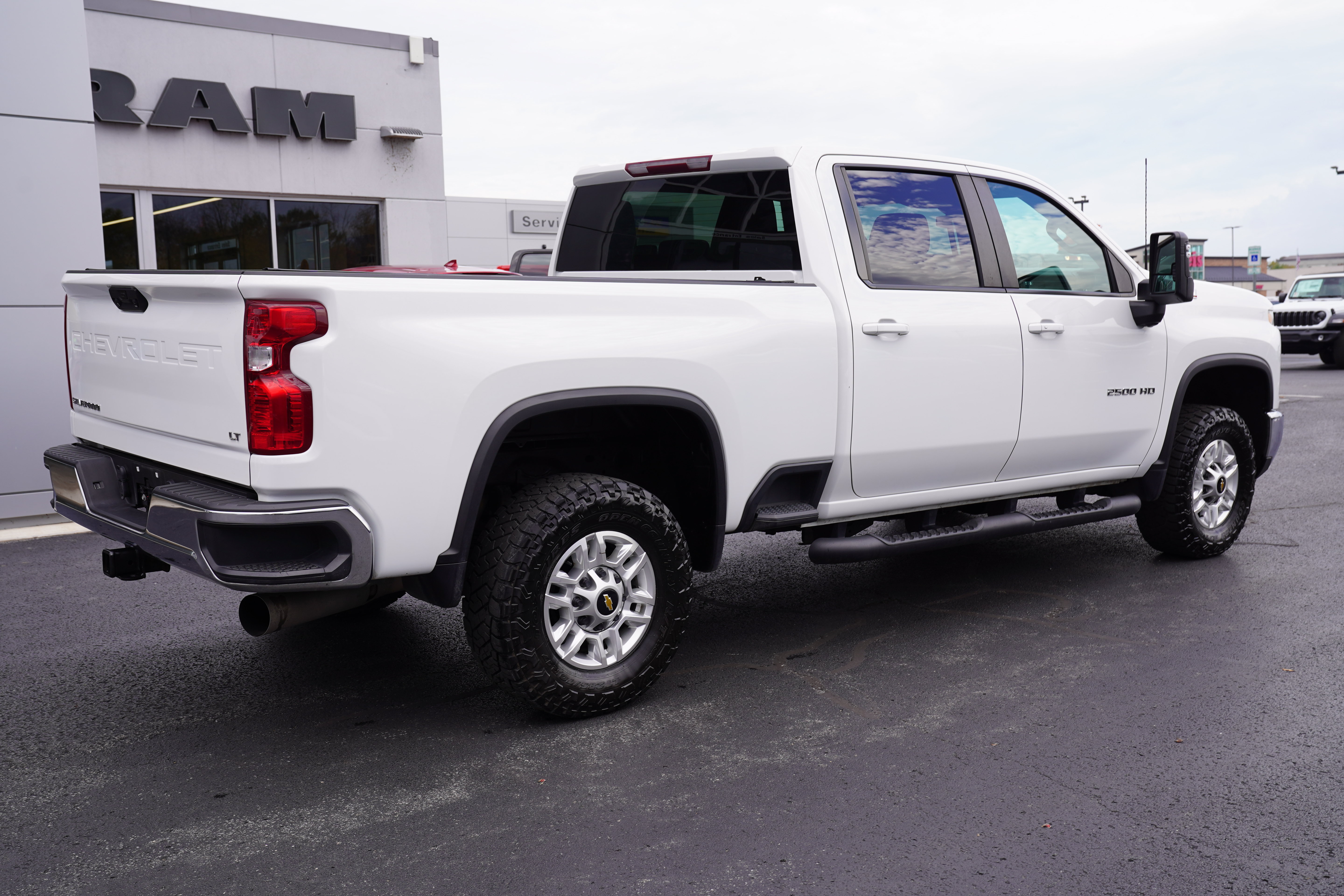 Used 2024 Chevrolet Silverado 2500 LT w/ Convenience Package AWD/4WD image 3