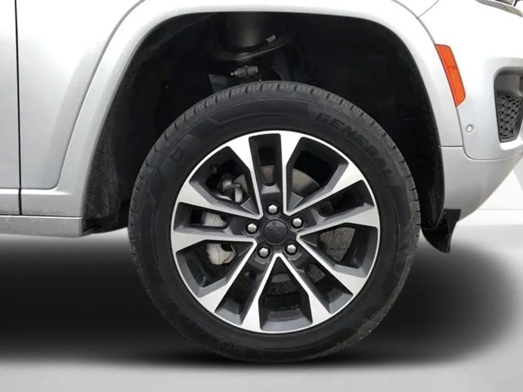 Used 2022 Jeep Grand Cherokee Overland w/ Luxury Tech Group IV image 21