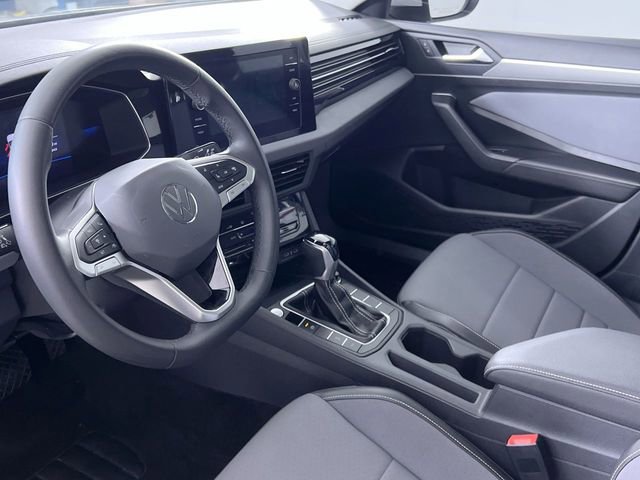 Used 2025 Volkswagen Jetta SE w/ Sunroof Package image 28