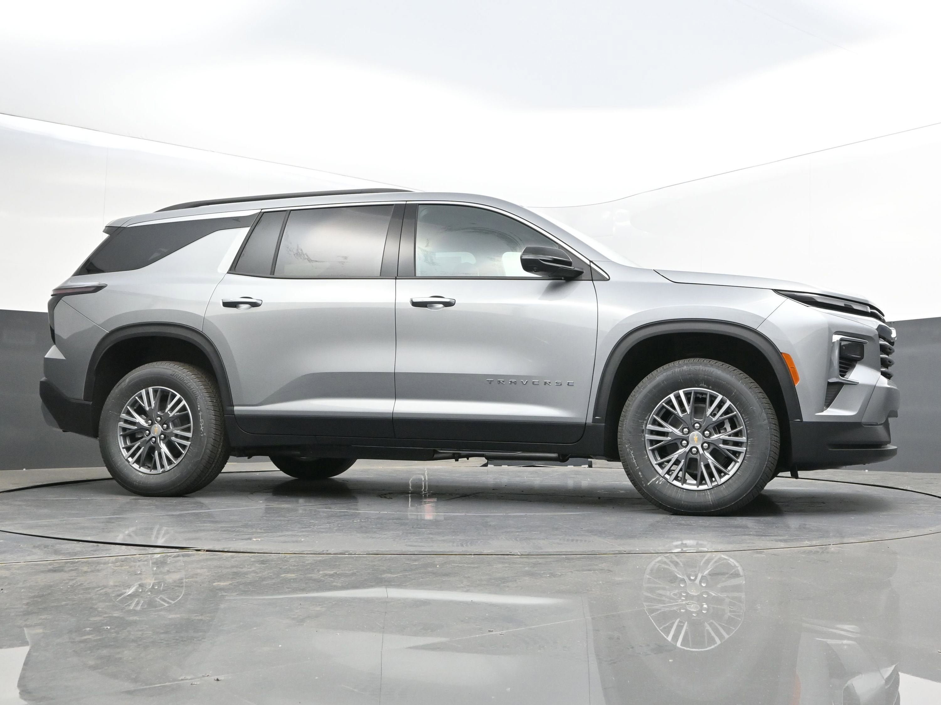 New 2026 Chevrolet Traverse LT w/ Driver Confidence Package AWD/4WD image 42