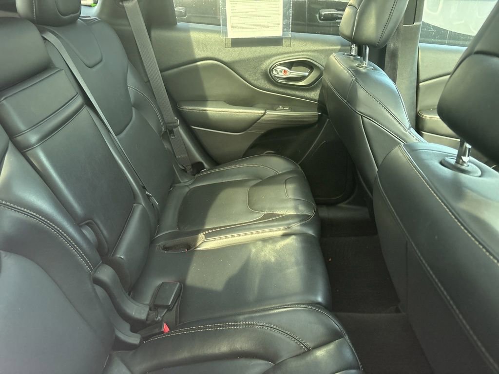 Used 2016 Jeep Cherokee Limited image 16