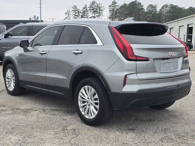 Used 2024 Cadillac XT4 Luxury w/ Cold Weather Package image 3