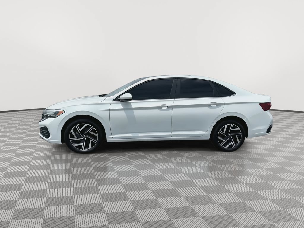 Used 2024 Volkswagen Jetta SE FWD image 5