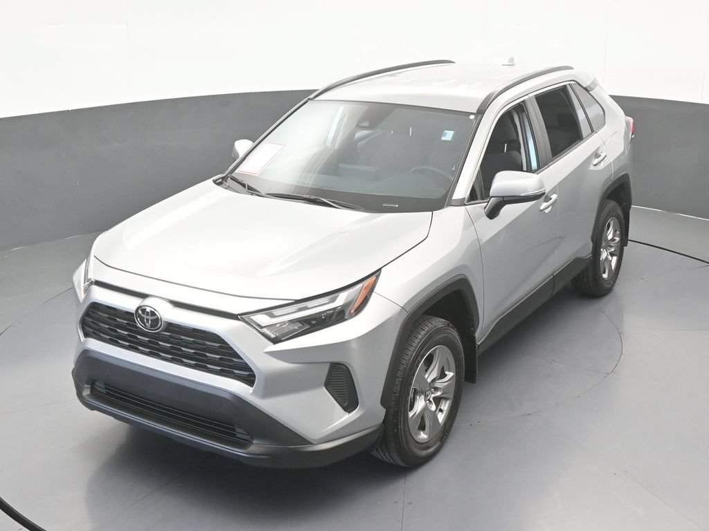 Used 2025 Toyota RAV4 XLE AWD/4WD image 42