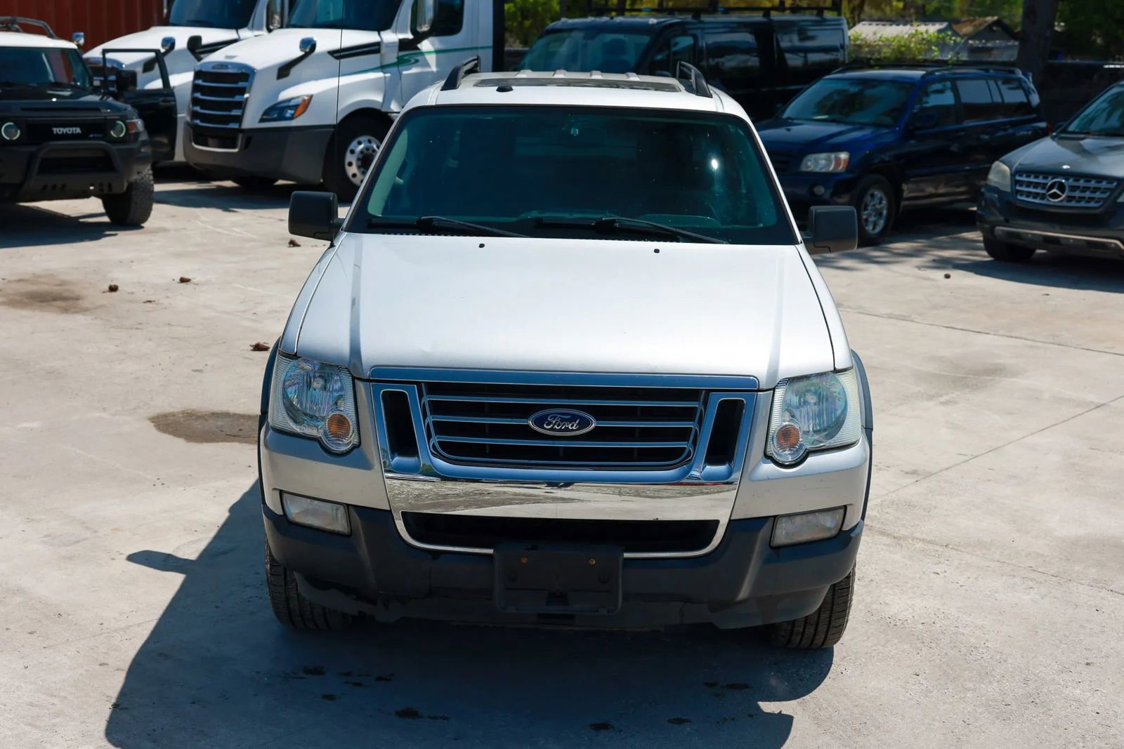 Used 2009 Ford Explorer Sport Trac XLT image 11